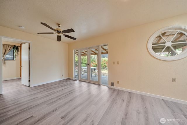 3811 S 239th Street, Kent, WA 98032