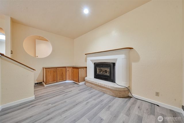 3811 S 239th Street, Kent, WA 98032