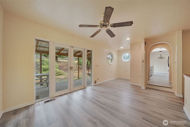 3811 S 239th Street, Kent, WA 98032