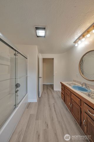 3811 S 239th Street, Kent, WA 98032