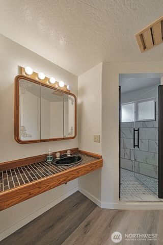 3811 S 239th Street, Kent, WA 98032