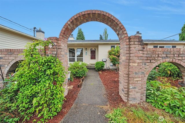 3811 S 239th Street, Kent, WA 98032