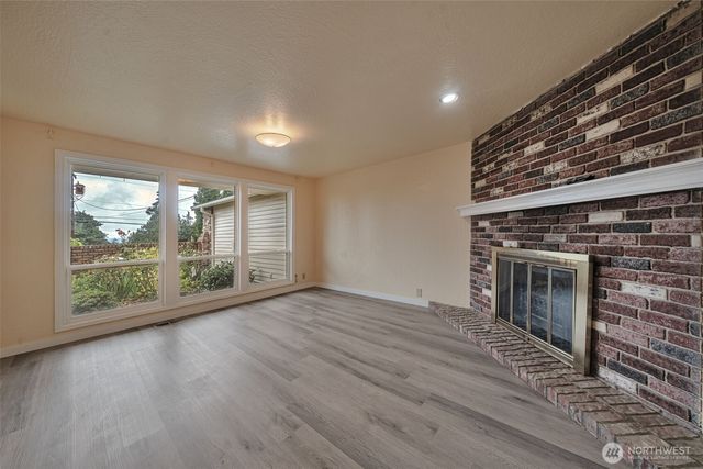 3811 S 239th Street, Kent, WA 98032