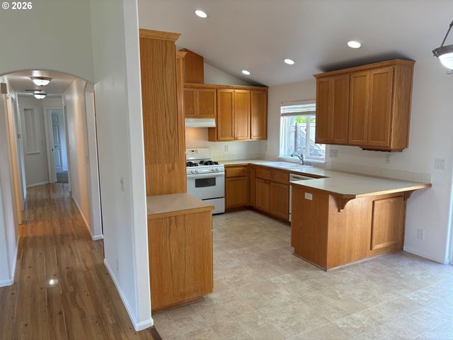 6087 GEYSER PEAK Pl, Eugene, OR 97402