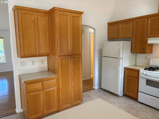 6087 GEYSER PEAK Pl, Eugene, OR 97402