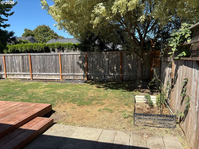 6087 GEYSER PEAK Pl, Eugene, OR 97402