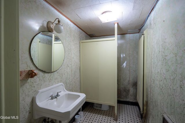 184 Central Avenue, Albany, NY 12206