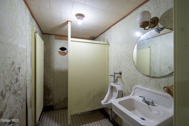 184 Central Avenue, Albany, NY 12206