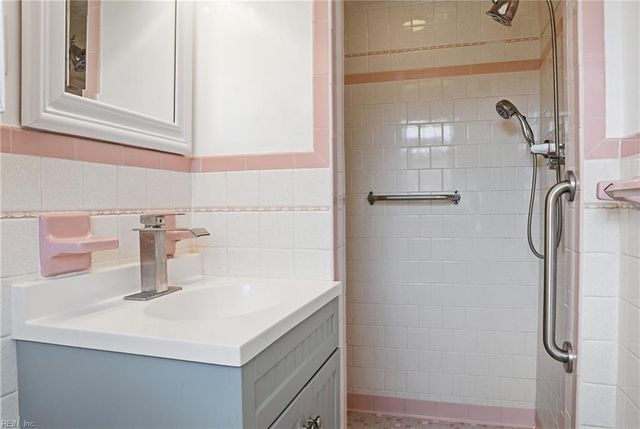 5935 Lathan RD, Norfolk, VA 23502