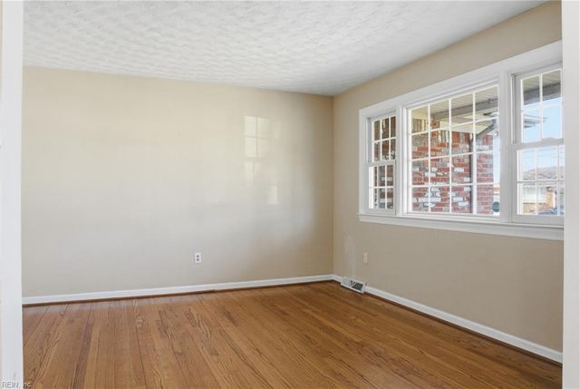 5935 Lathan RD, Norfolk, VA 23502