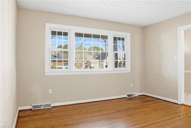 5935 Lathan RD, Norfolk, VA 23502