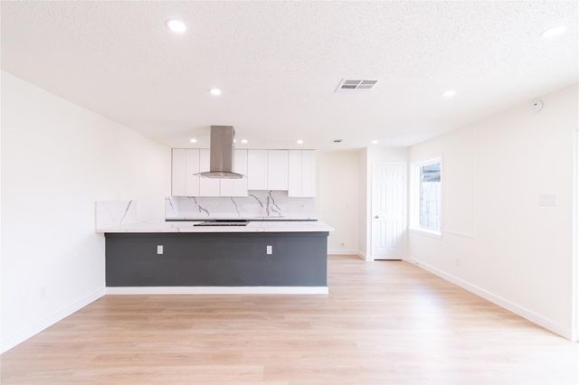 3906 Knotty Oaks Trail, Houston, TX 77045