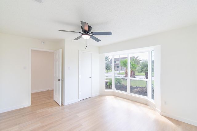 3906 Knotty Oaks Trail, Houston, TX 77045