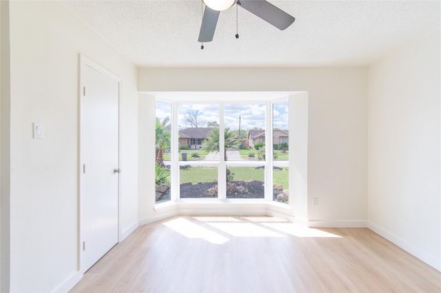 3906 Knotty Oaks Trail, Houston, TX 77045