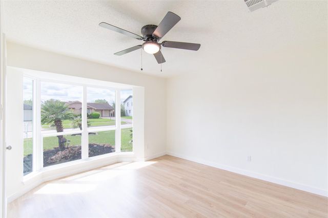 3906 Knotty Oaks Trail, Houston, TX 77045