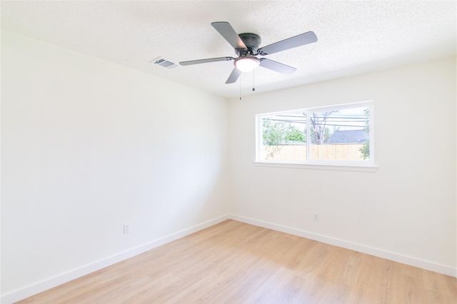 3906 Knotty Oaks Trail, Houston, TX 77045