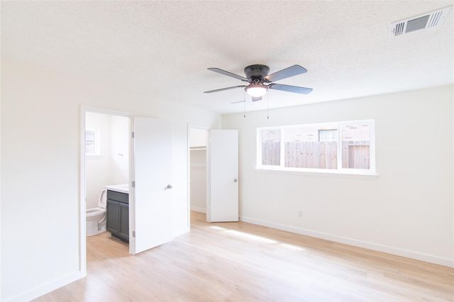 3906 Knotty Oaks Trail, Houston, TX 77045