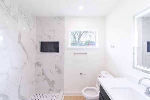 3906 Knotty Oaks Trail, Houston, TX 77045