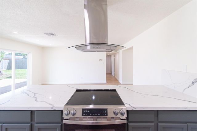 3906 Knotty Oaks Trail, Houston, TX 77045