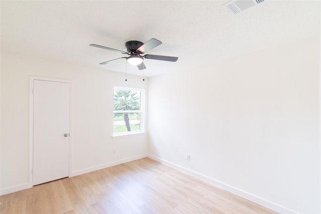 3906 Knotty Oaks Trail, Houston, TX 77045