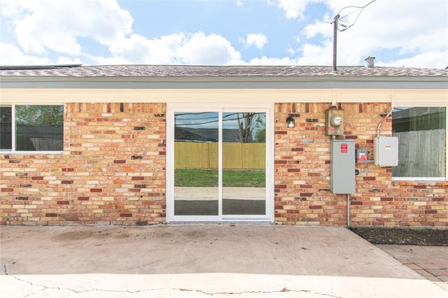 3906 Knotty Oaks Trail, Houston, TX 77045