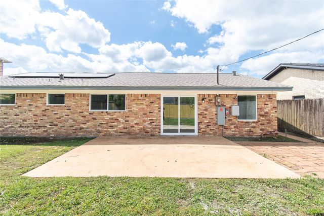 3906 Knotty Oaks Trail, Houston, TX 77045