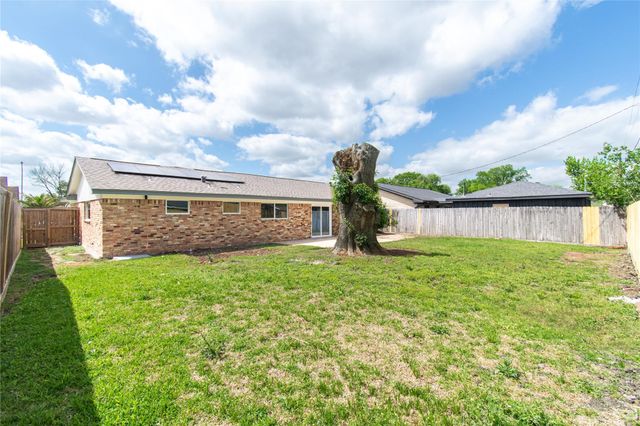 3906 Knotty Oaks Trail, Houston, TX 77045