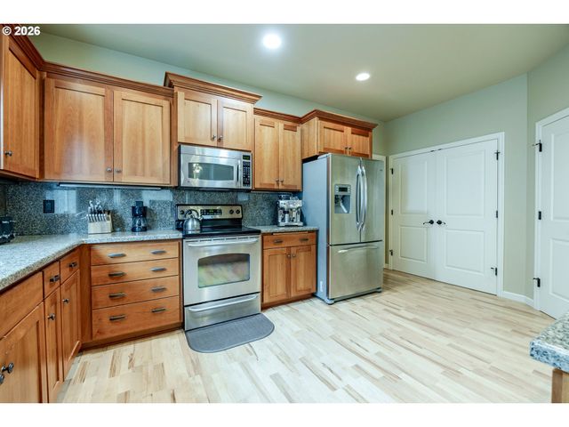 3128 LAKE CREST Dr, Eugene, OR 97408