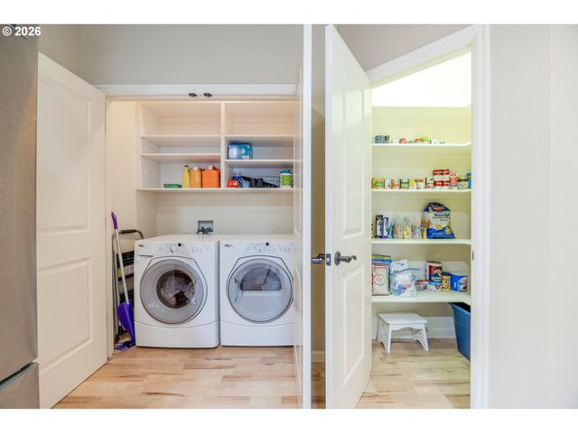 3128 LAKE CREST Dr, Eugene, OR 97408