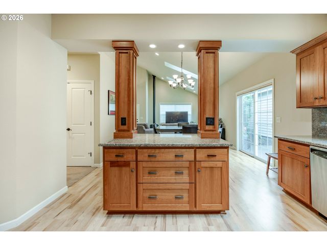 3128 LAKE CREST Dr, Eugene, OR 97408