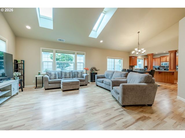 3128 LAKE CREST Dr, Eugene, OR 97408