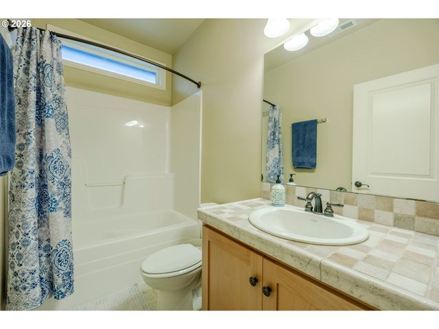 3128 LAKE CREST Dr, Eugene, OR 97408