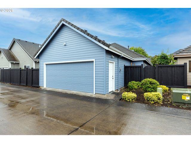 3128 LAKE CREST Dr, Eugene, OR 97408