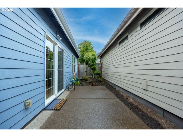 3128 LAKE CREST Dr, Eugene, OR 97408