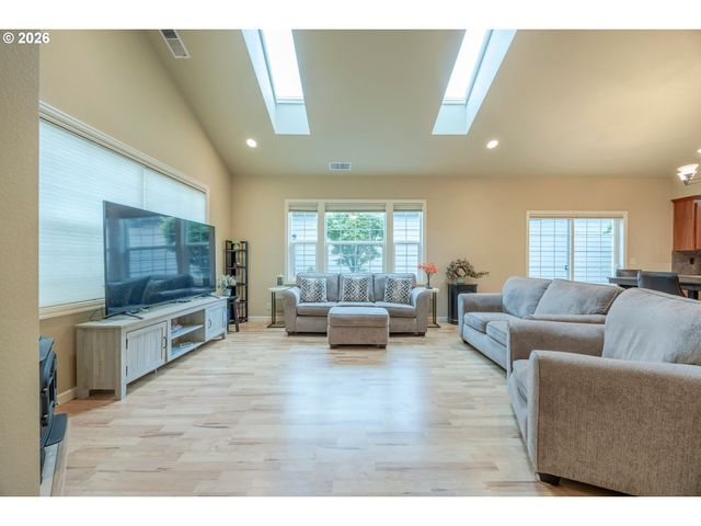 3128 LAKE CREST Dr, Eugene, OR 97408