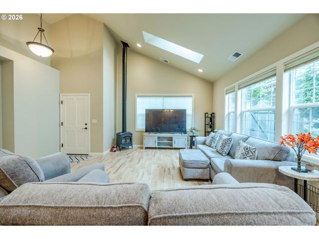 3128 LAKE CREST Dr, Eugene, OR 97408