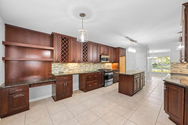 7909 Silver Oak Drive, Texas City, TX 77591