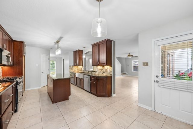 7909 Silver Oak Drive, Texas City, TX 77591