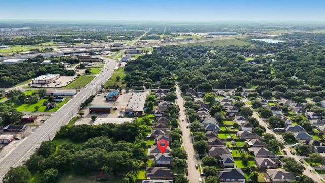 7909 Silver Oak Drive, Texas City, TX 77591