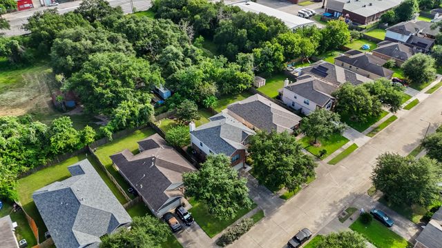 7909 Silver Oak Drive, Texas City, TX 77591