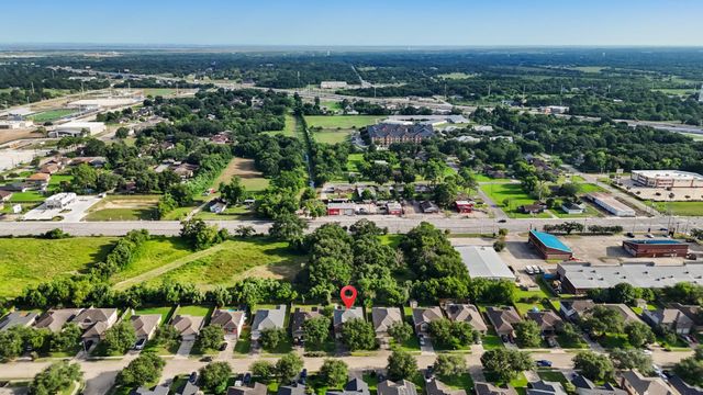 7909 Silver Oak Drive, Texas City, TX 77591