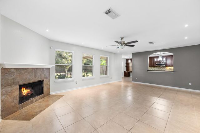 7909 Silver Oak Drive, Texas City, TX 77591