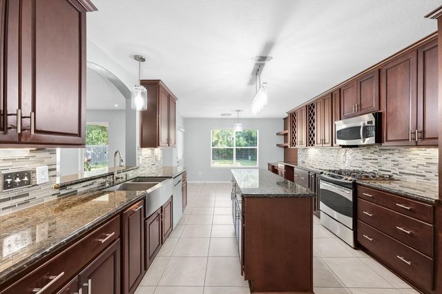 7909 Silver Oak Drive, Texas City, TX 77591