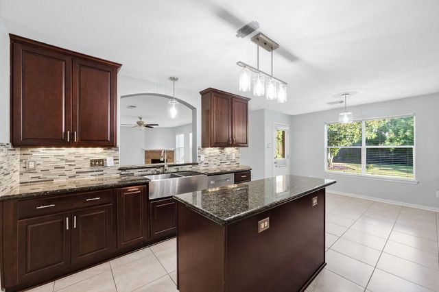 7909 Silver Oak Drive, Texas City, TX 77591