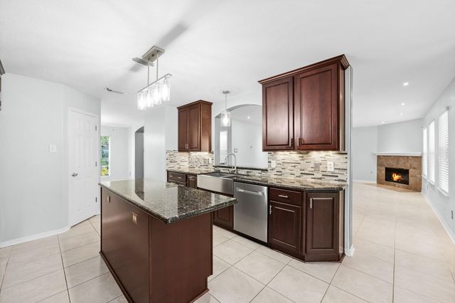 7909 Silver Oak Drive, Texas City, TX 77591