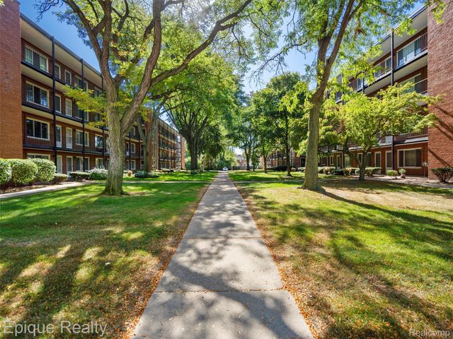 2915 W 13 Mile Road 101, Royal Oak, MI 48073