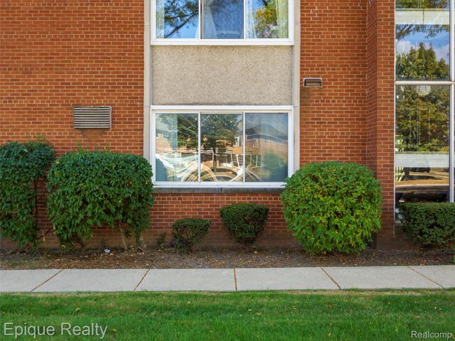 2915 W 13 Mile Road 101, Royal Oak, MI 48073