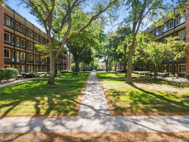 2915 W 13 Mile Road 101, Royal Oak, MI 48073