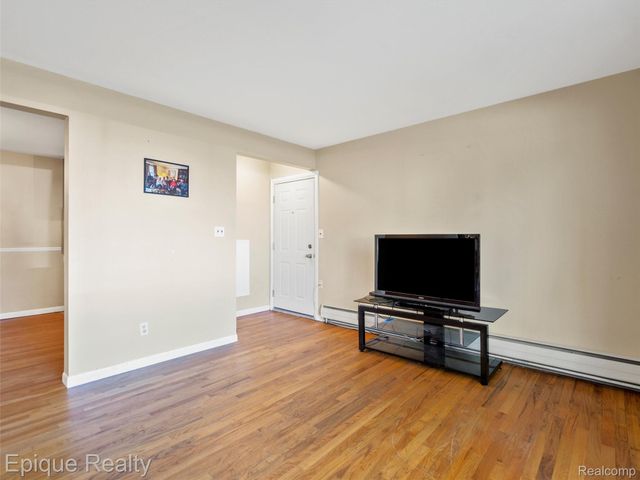 2915 W 13 Mile Road 101, Royal Oak, MI 48073