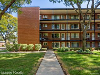 2915 W 13 Mile Road 101, Royal Oak, MI 48073
